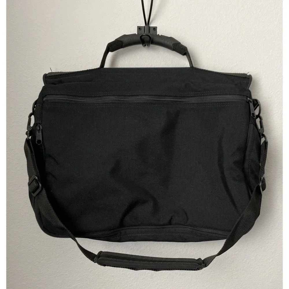 JanSport Mens Black Messenger Bag Yamaha Embroidered Suede Trim Laptop Bag